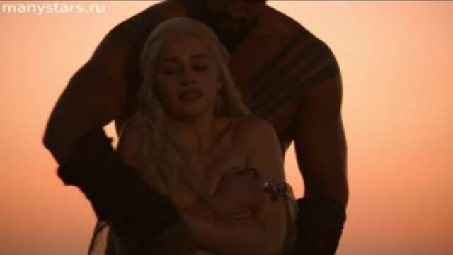 Эмилия Кларк голая в сериале Игра престолов Emilia Clarke naked watch