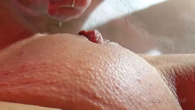 CLOSE UP GRINDING AND RUBBING OILED PUSSY HUGE CUM HOTKRALYA