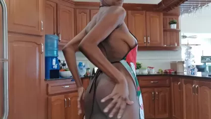 Cooking Slut - Hot Ebony Cook And Fuck In the Kitchen Extreme Squirt On the  Table watch online or download
