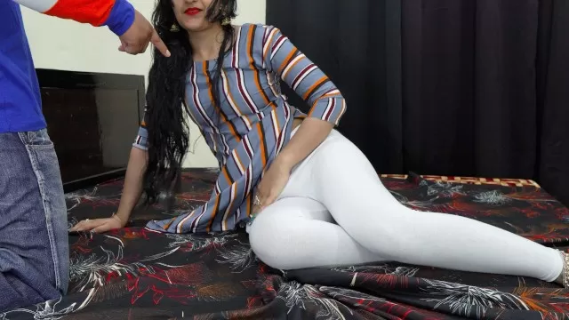 640px x 360px - Cute sis caught red handed while watching porn in brother's mobile |  closeup shaved pussy fucking watch online or download