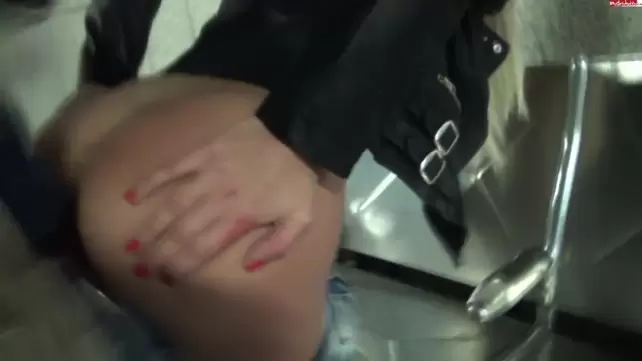 Секс в метро порно видео