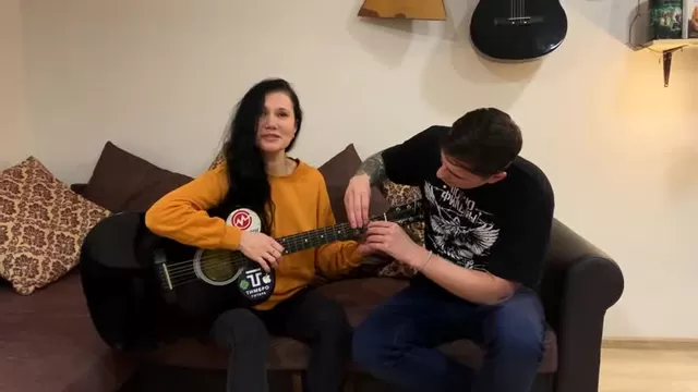 Частный урок игры на гитаре | Порно HD