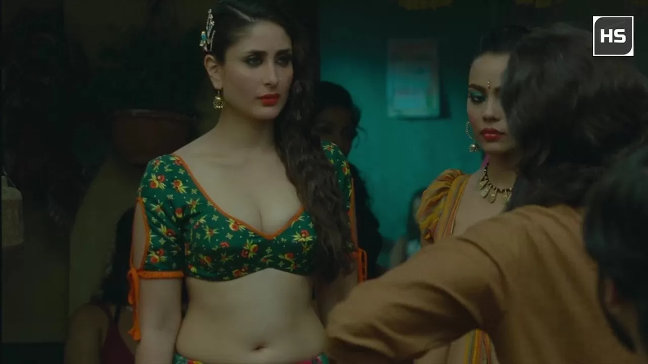 Kareena kapoor hot bra