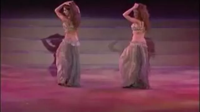 Жади и Латифа из сериала клон танцуют танец живота