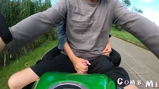 голая на мотоцикле порно видео